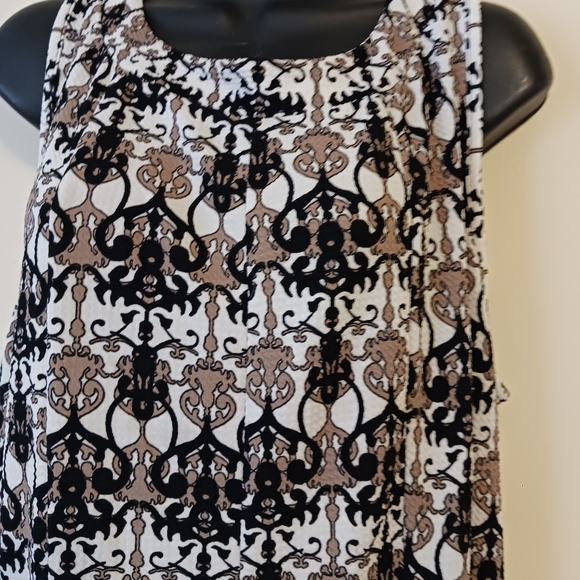 HAANI WOMAN DRESS 2Xcolors white, black , brown, pattern designs. - Picture 2 of 9